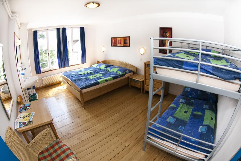 Happy Inn Lodge Interlaken Rum bild